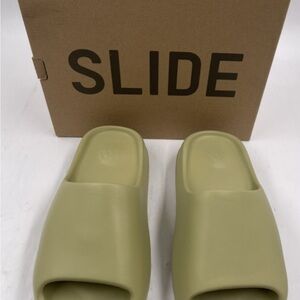 Yeezy Slide Resin